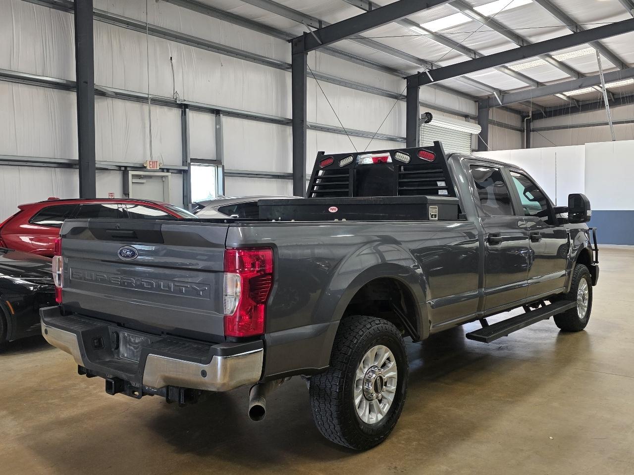 Ford Super Duty F-350 SRW XL 4WD Crew Cab 8' Box 2022
