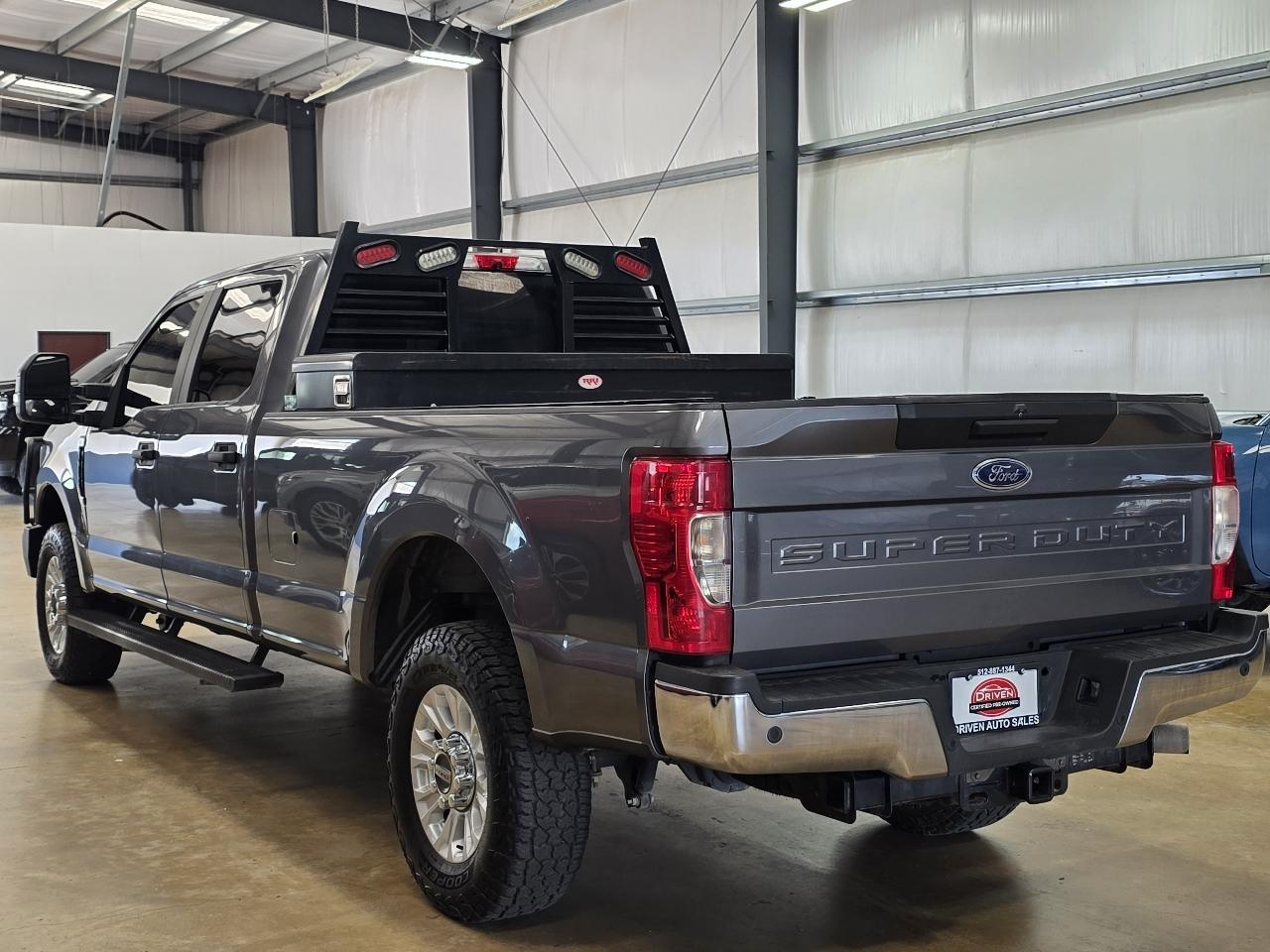 Ford Super Duty F-350 SRW XL 4WD Crew Cab 8' Box 2022
