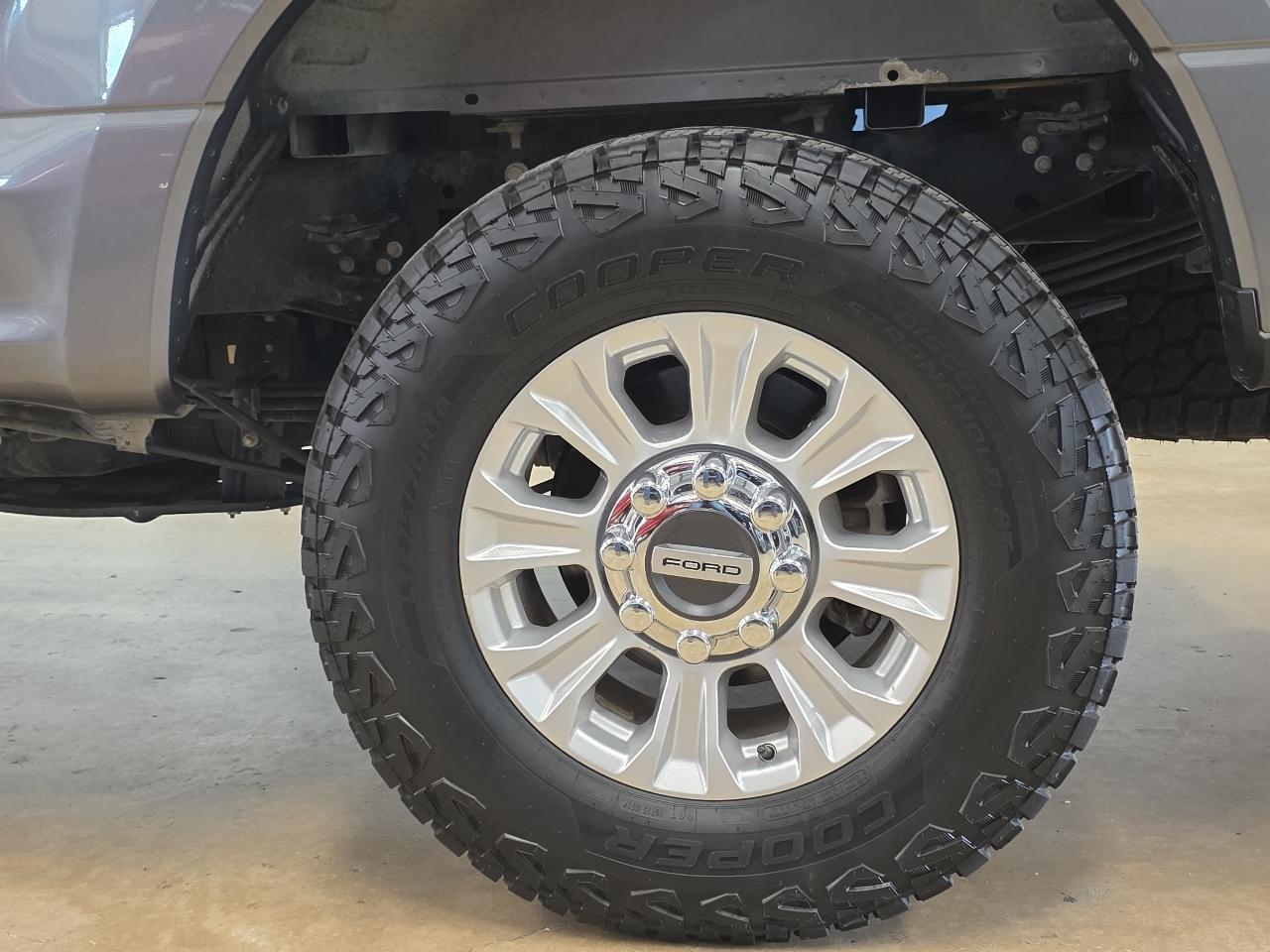 Ford Super Duty F-350 SRW XL 4WD Crew Cab 8' Box 2022