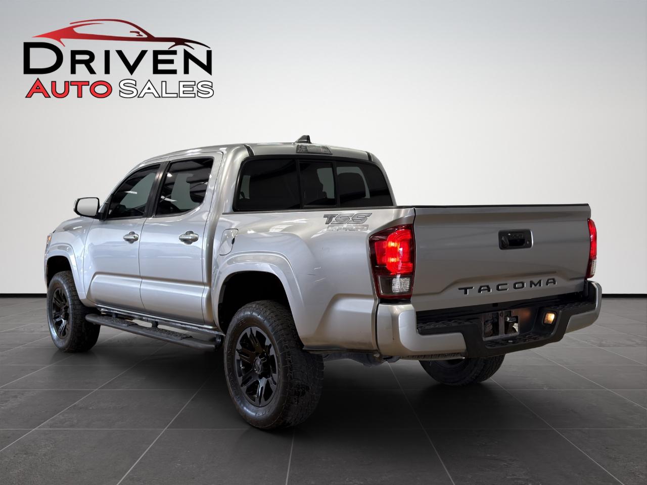 Toyota Tacoma 2WD SR Double Cab 5' Bed I4 AT (Natl) 2021