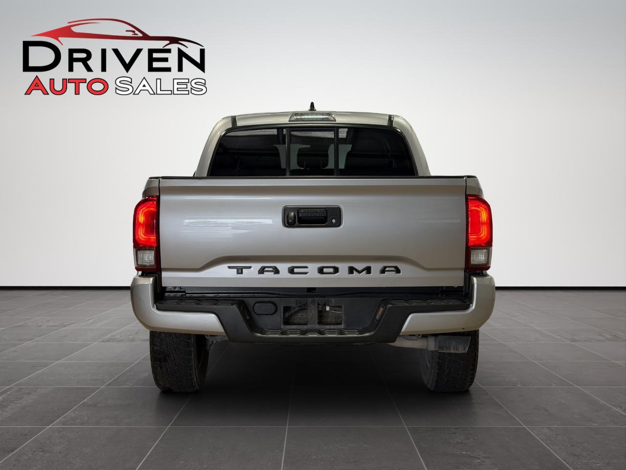 Toyota Tacoma 2WD SR Double Cab 5' Bed I4 AT (Natl) 2021