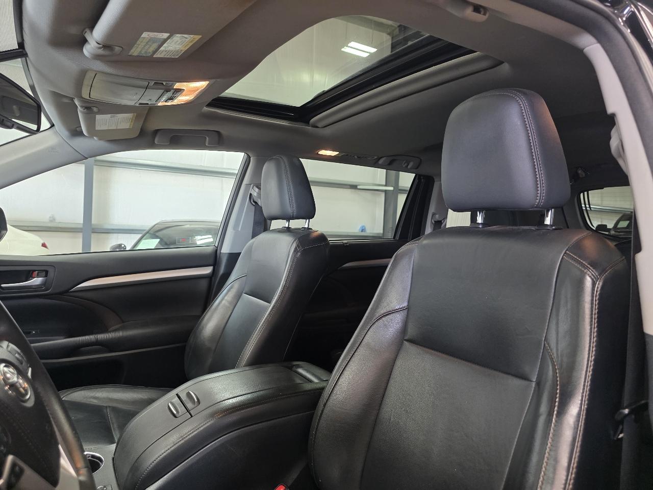 Toyota Highlander FWD 4dr V6 XLE (Natl) 2016
