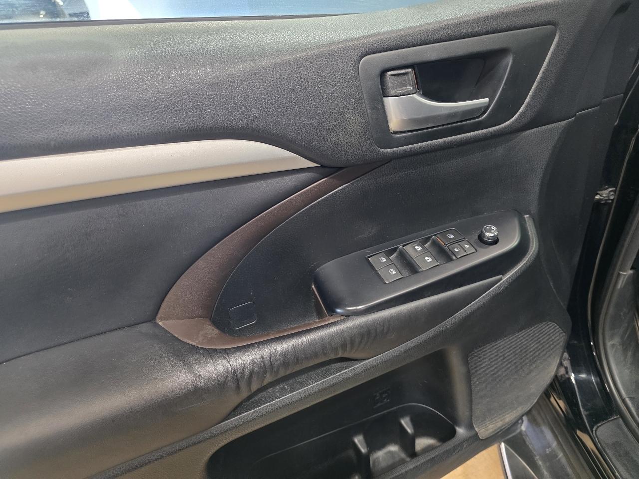 Toyota Highlander FWD 4dr V6 XLE (Natl) 2016