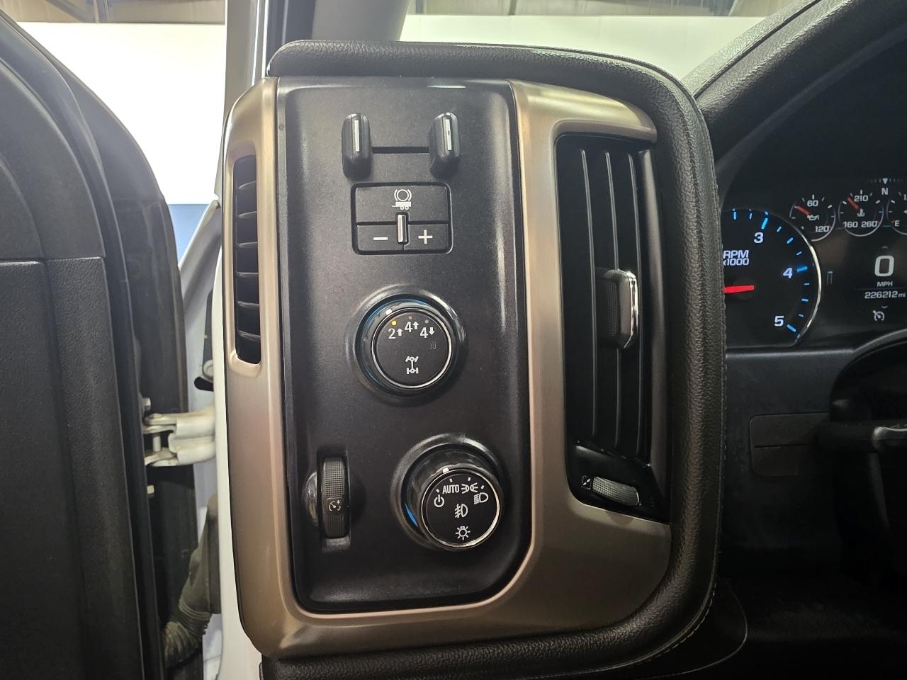 GMC Sierra 3500HD 4WD Crew Cab 167.7" Denali 2018
