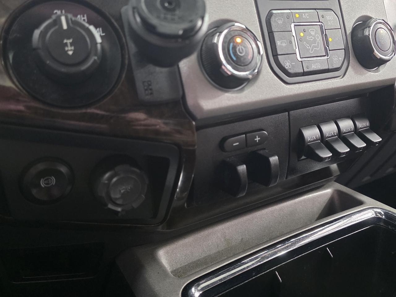 Ford Super Duty F-250 SRW 4WD Crew Cab 172" Platinum 2015