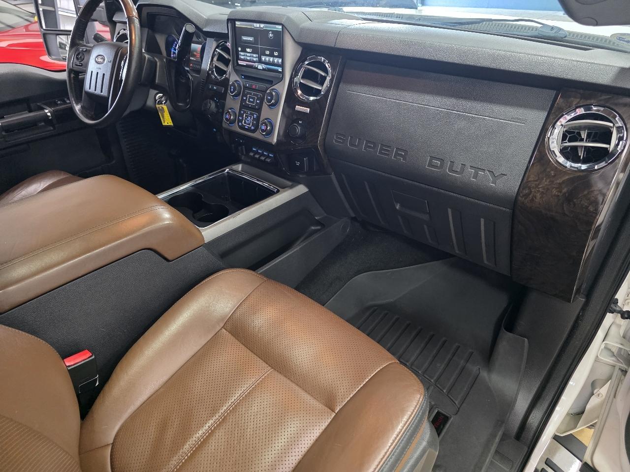 Ford Super Duty F-250 SRW 4WD Crew Cab 172" Platinum 2015