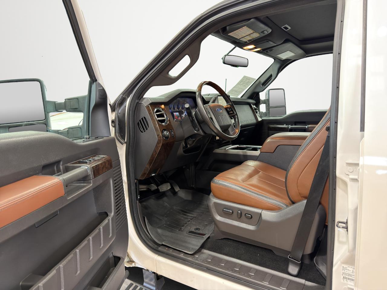 Ford Super Duty F-250 SRW 4WD Crew Cab 172" Platinum 2015