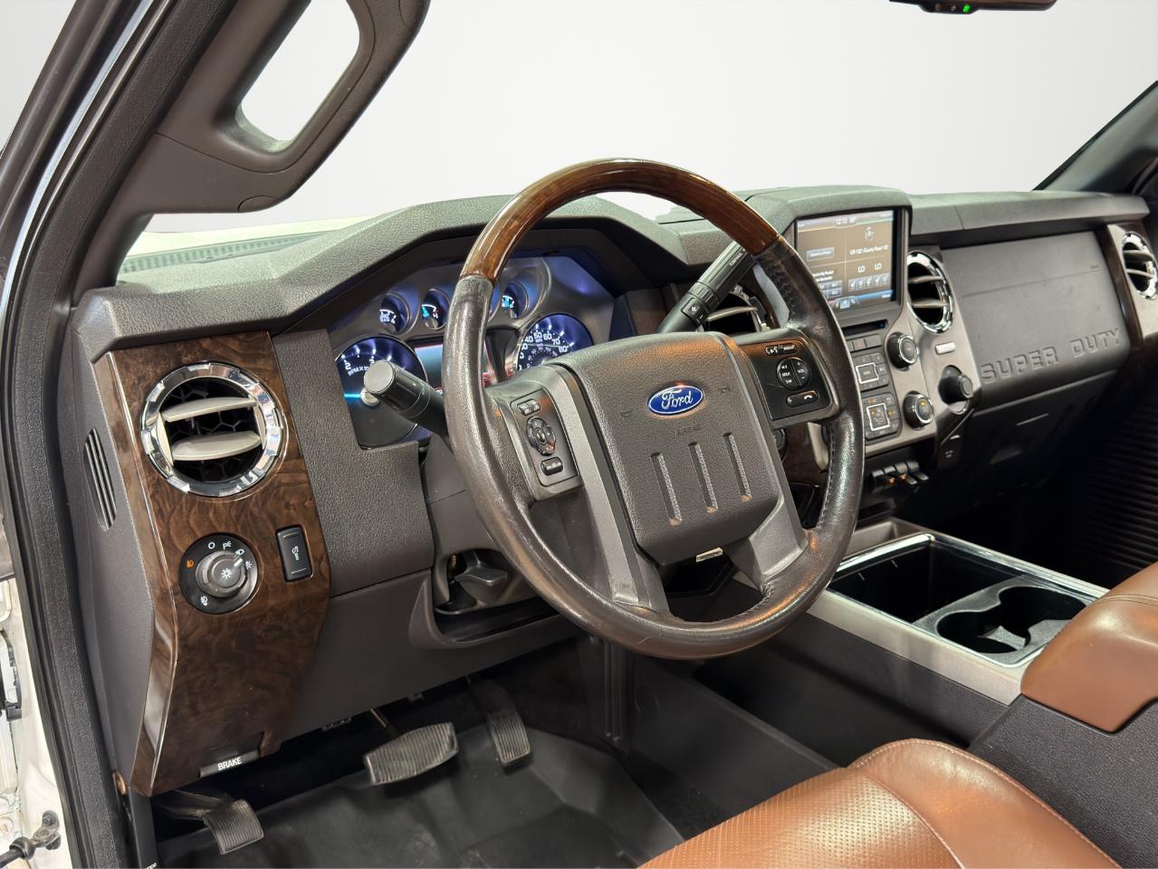 Ford Super Duty F-250 SRW 4WD Crew Cab 172" Platinum 2015