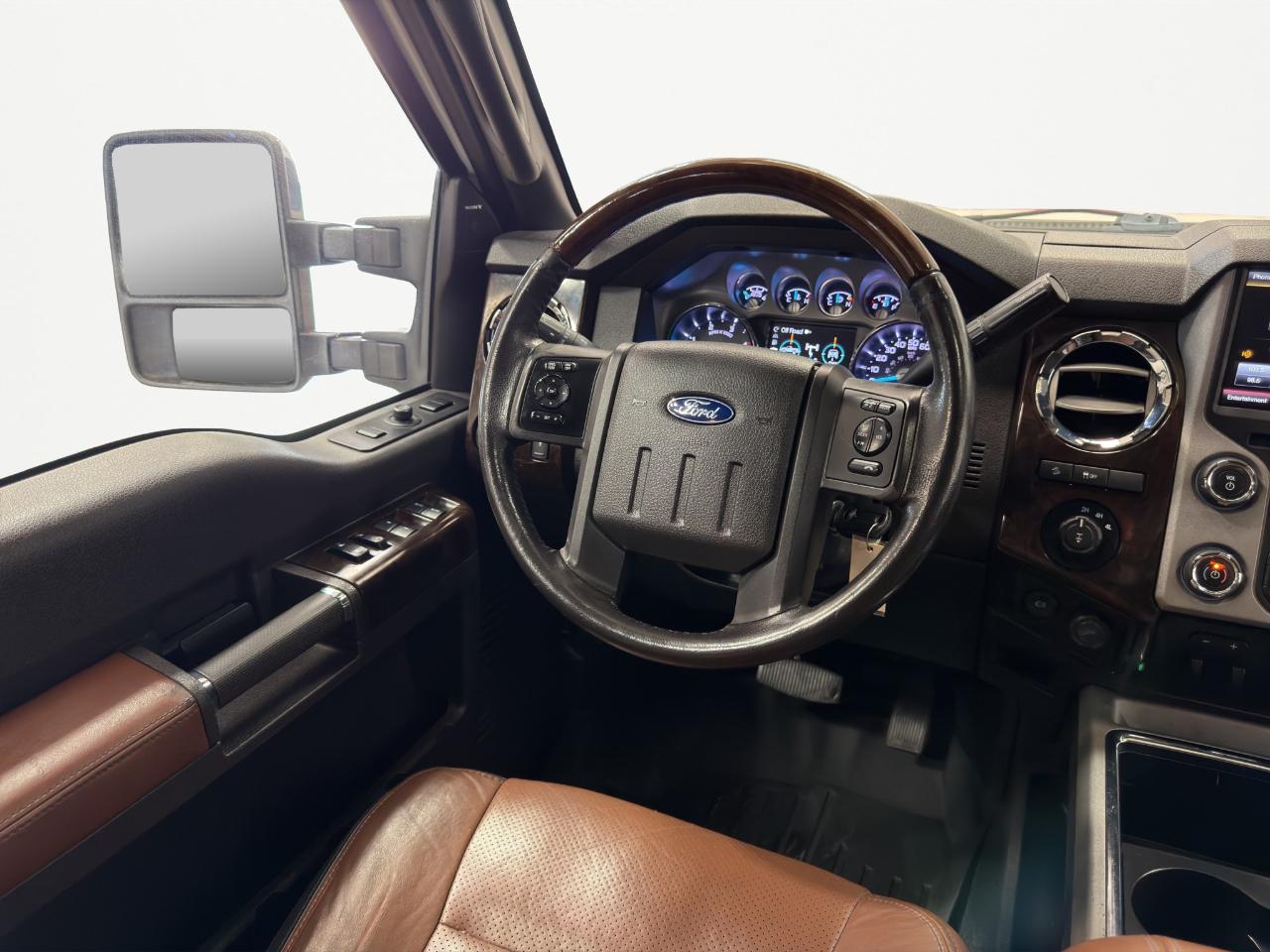 Ford Super Duty F-250 SRW 4WD Crew Cab 172" Platinum 2015