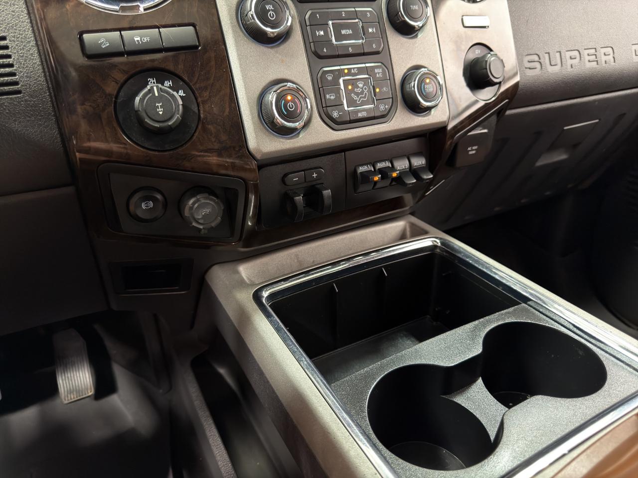 Ford Super Duty F-250 SRW 4WD Crew Cab 172" Platinum 2015