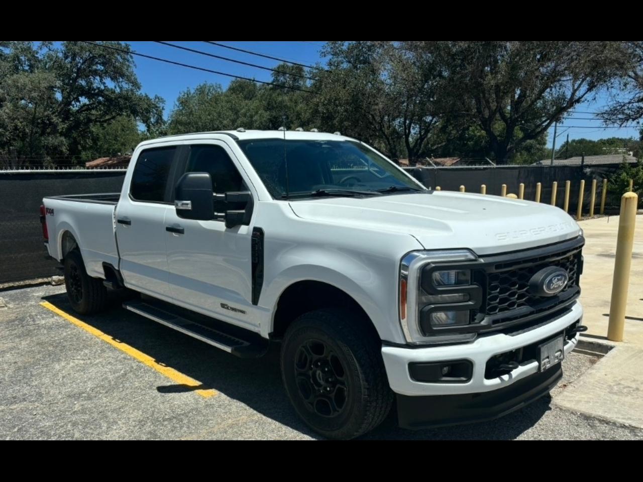 Ford Super Duty F-350 SRW XL 4WD Crew Cab 8' Box 2023
