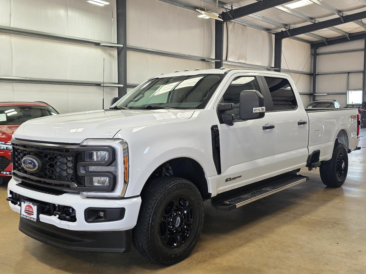 Ford Super Duty F-350 SRW XL 4WD Crew Cab 8' Box 2023