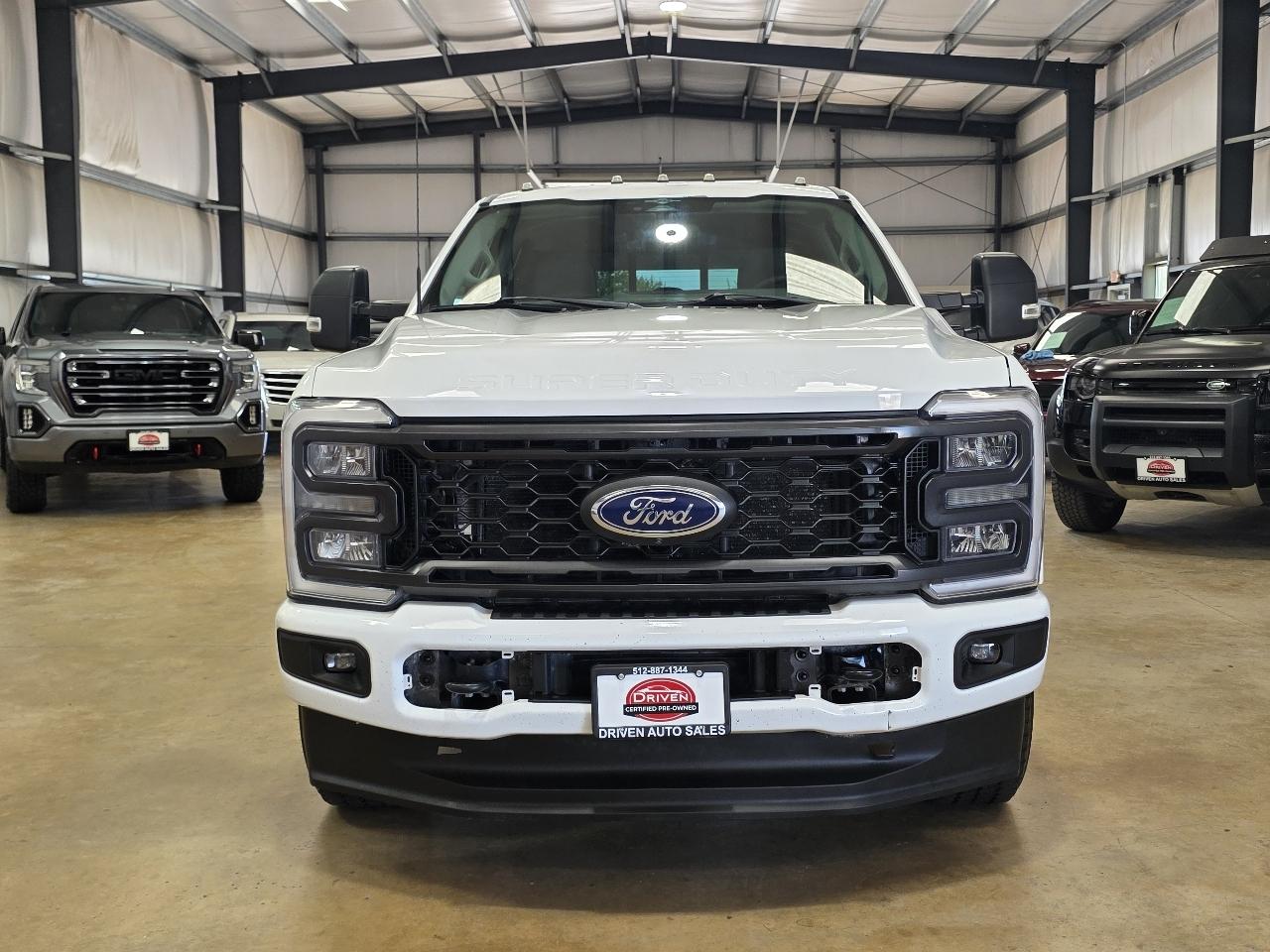Ford Super Duty F-350 SRW XL 4WD Crew Cab 8' Box 2023