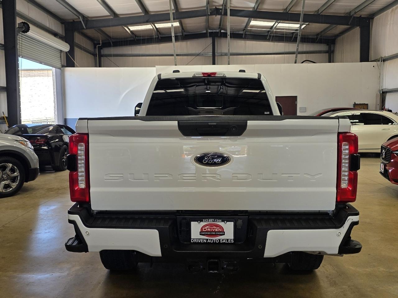 Ford Super Duty F-350 SRW XL 4WD Crew Cab 8' Box 2023