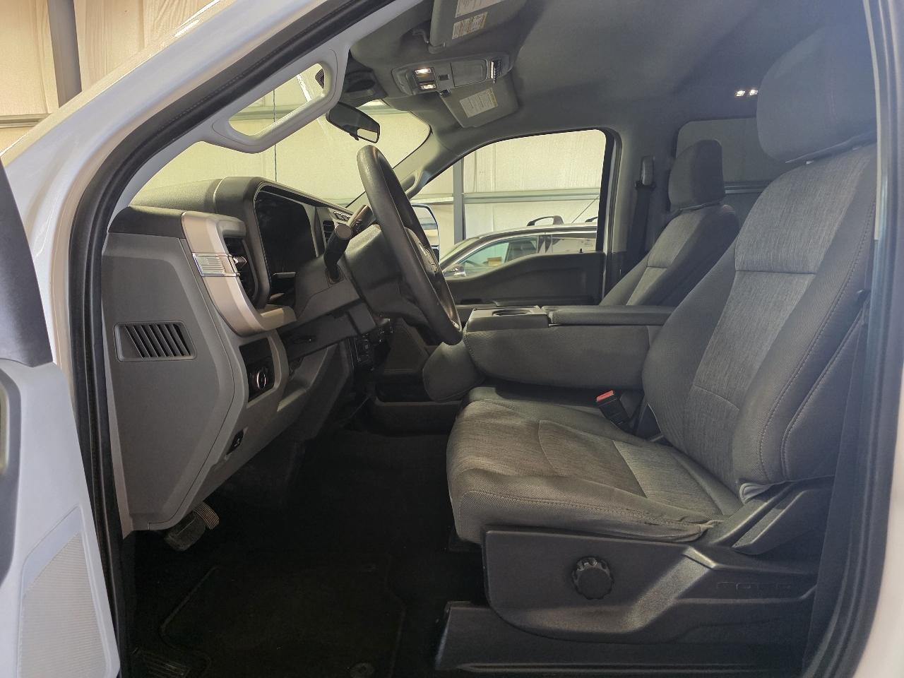 Ford Super Duty F-350 SRW XL 4WD Crew Cab 8' Box 2023