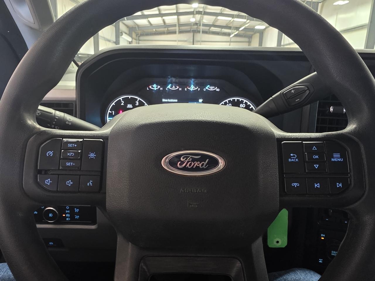 Ford Super Duty F-350 SRW XL 4WD Crew Cab 8' Box 2023