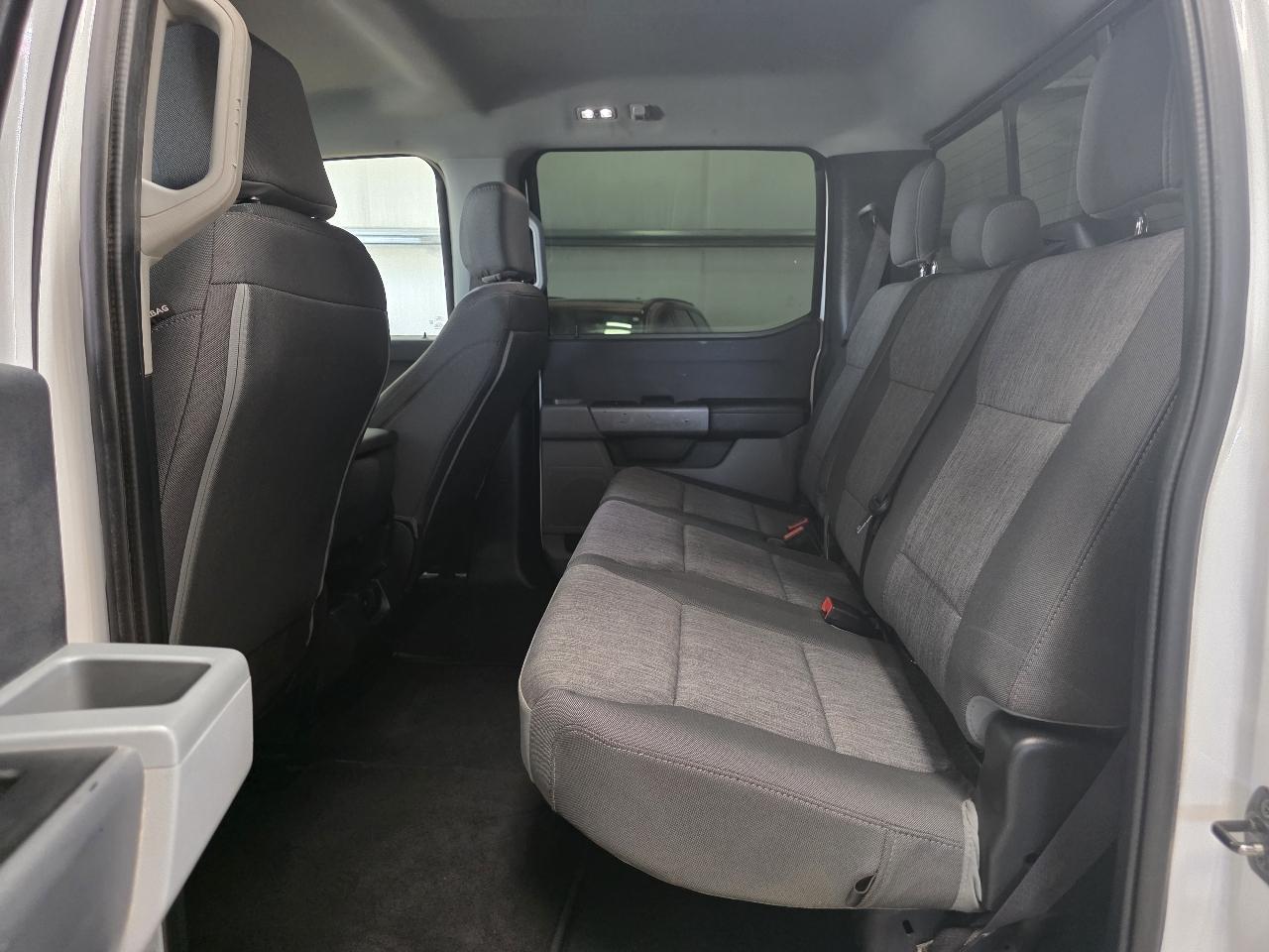 Ford Super Duty F-350 SRW XL 4WD Crew Cab 8' Box 2023