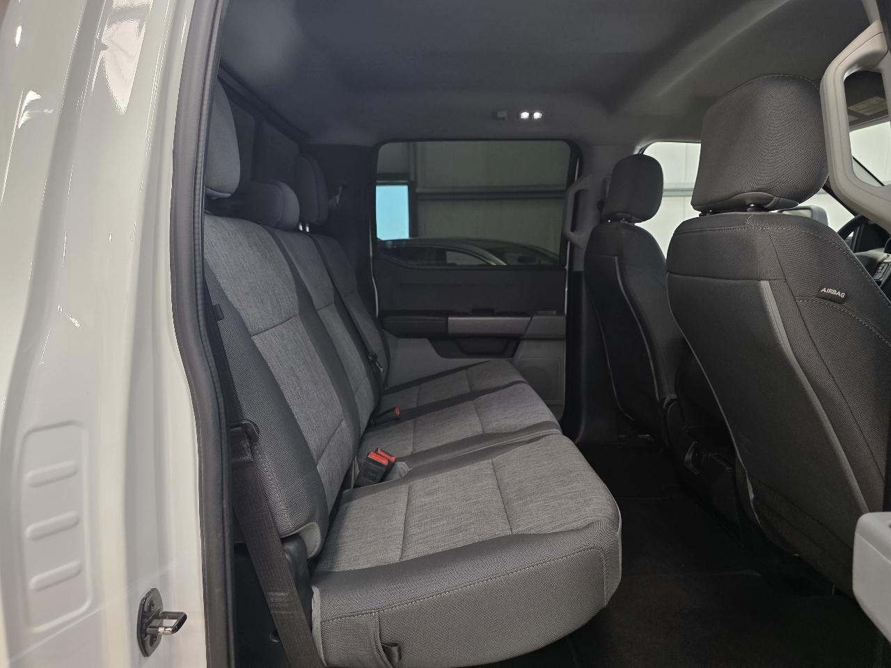Ford Super Duty F-350 SRW XL 4WD Crew Cab 8' Box 2023