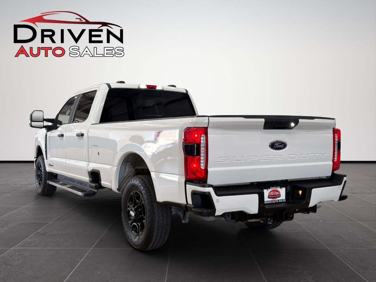 Ford Super Duty F-350 SRW XL 4WD Crew Cab 8' Box 2023