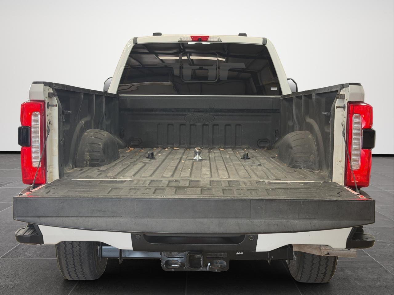 Ford Super Duty F-350 SRW XL 4WD Crew Cab 8' Box 2023