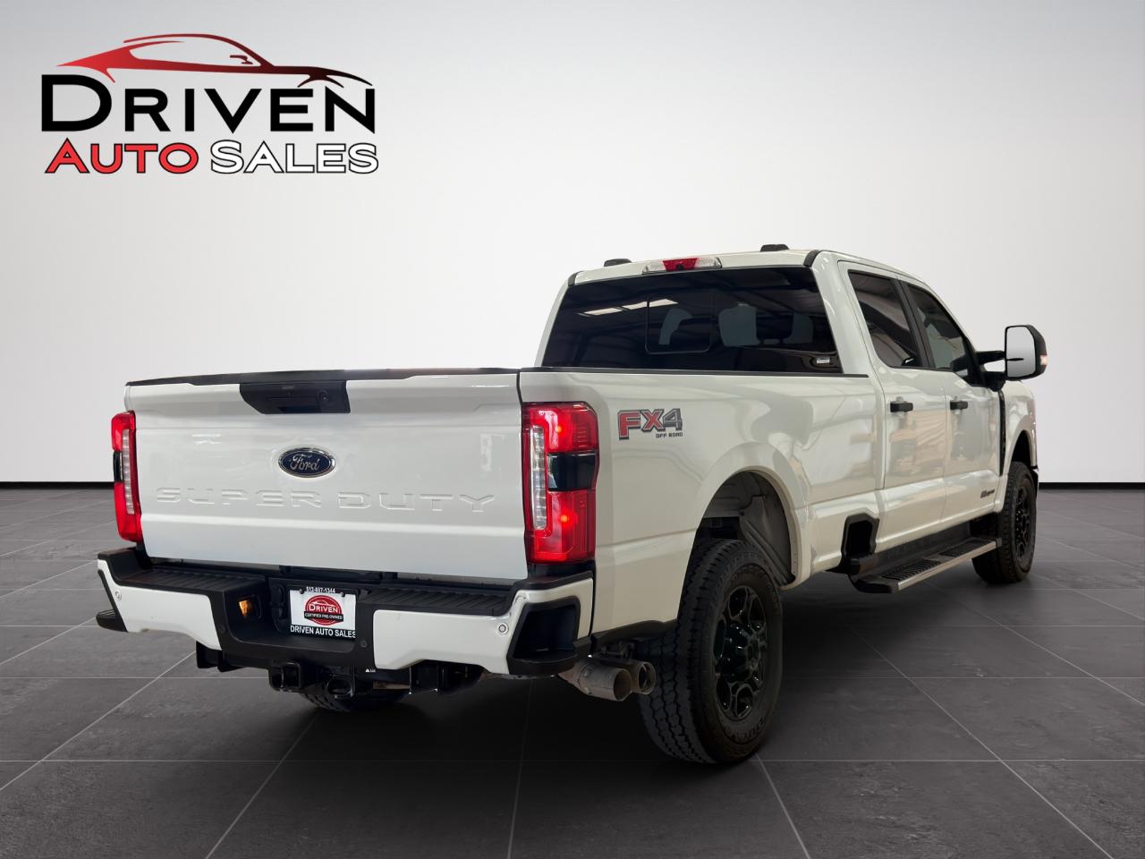 Ford Super Duty F-350 SRW XL 4WD Crew Cab 8' Box 2023