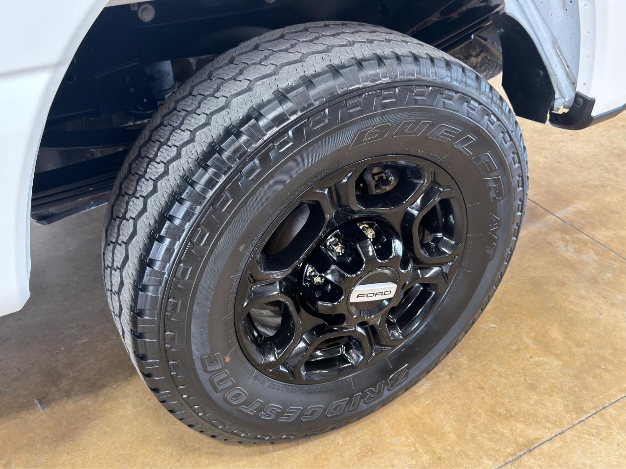 Ford Super Duty F-350 SRW XL 4WD Crew Cab 8' Box 2023