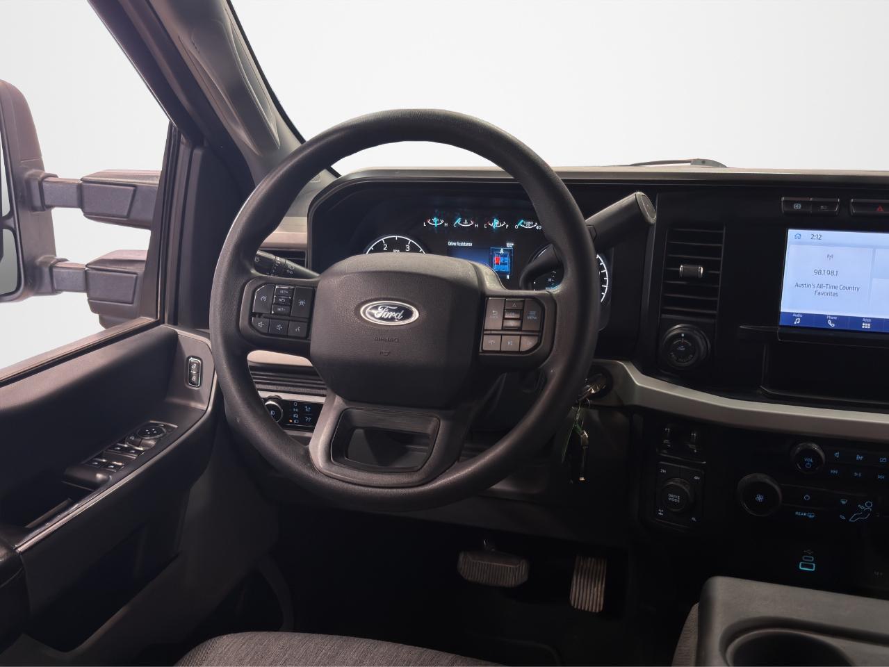 Ford Super Duty F-350 SRW XL 4WD Crew Cab 8' Box 2023