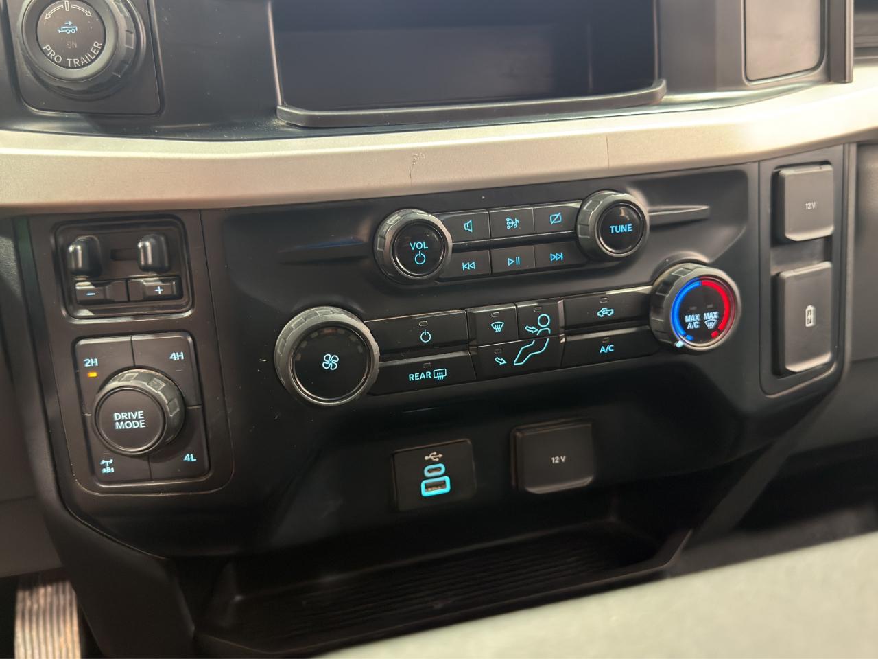 Ford Super Duty F-350 SRW XL 4WD Crew Cab 8' Box 2023