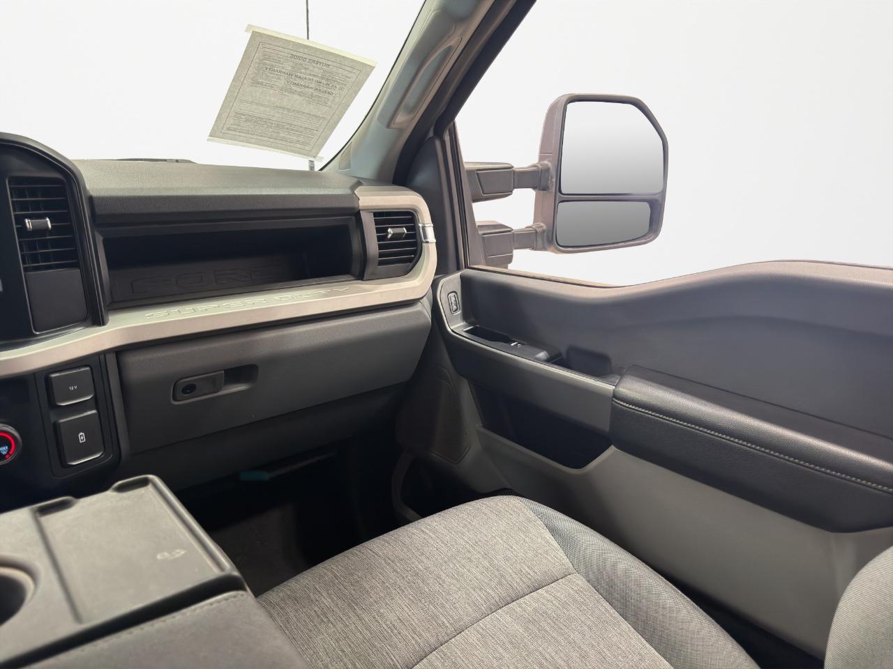 Ford Super Duty F-350 SRW XL 4WD Crew Cab 8' Box 2023