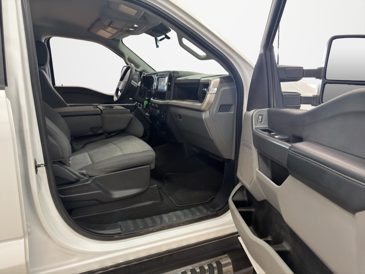 Ford Super Duty F-350 SRW XL 4WD Crew Cab 8' Box 2023