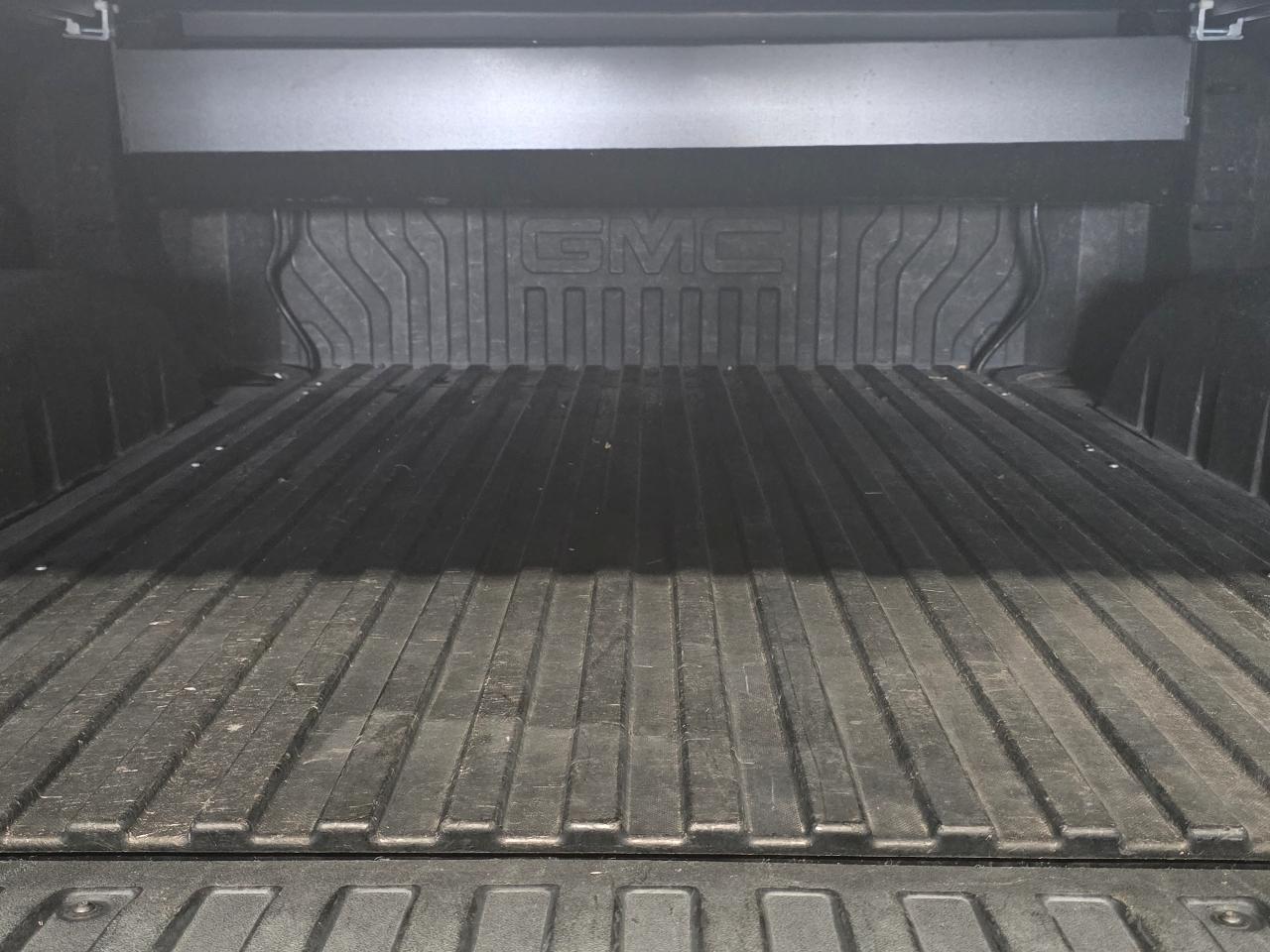 GMC Sierra 1500 4WD Crew Cab 147" AT4 2021