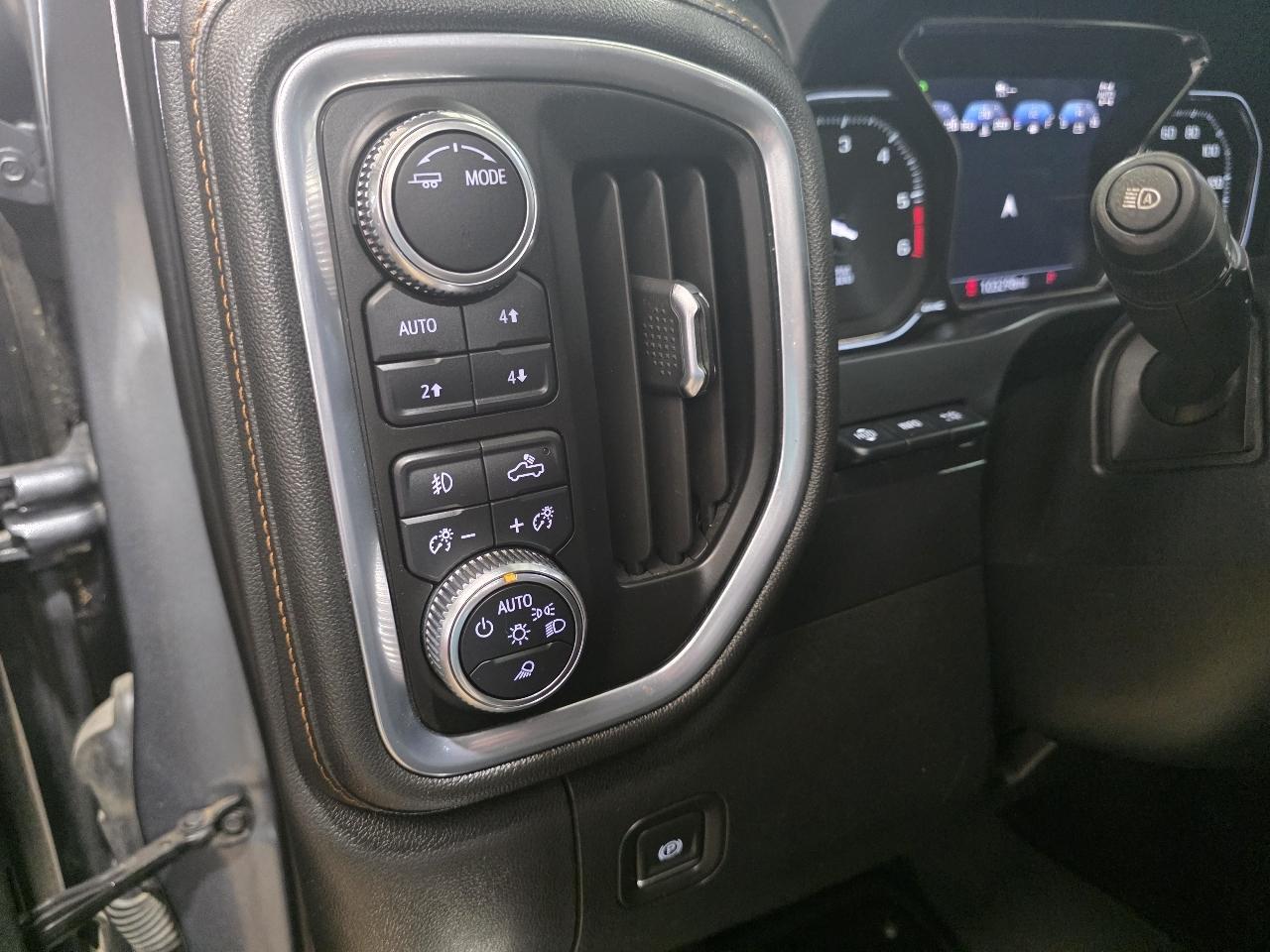 GMC Sierra 1500 4WD Crew Cab 147" AT4 2021
