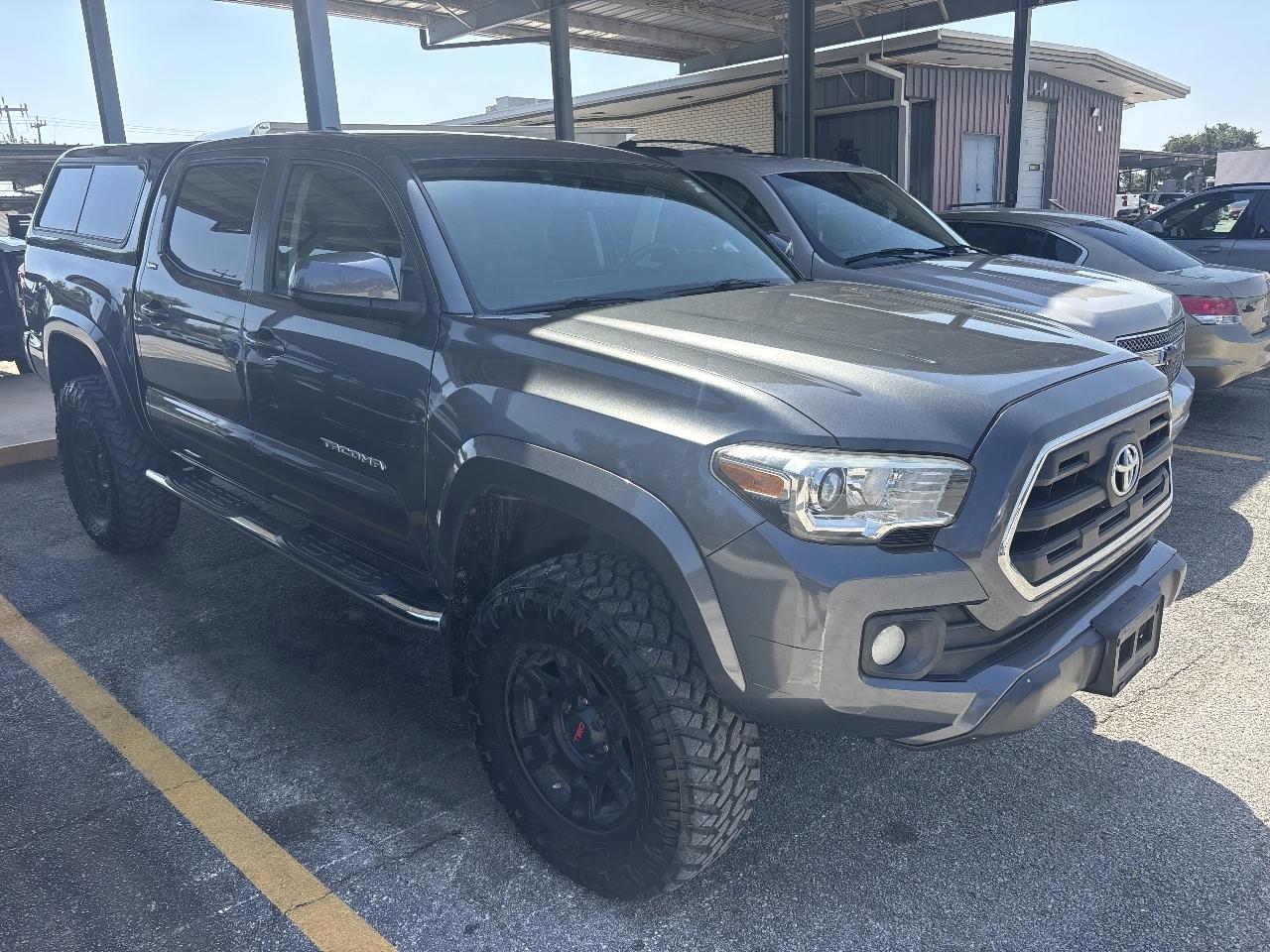 Toyota Tacoma SR5 Double Cab 5' Bed V6 4x4 AT (Natl) 2017
