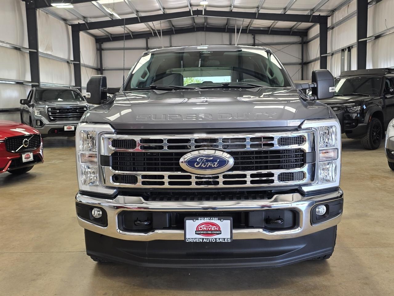 Ford Super Duty F-350 SRW XLT 4WD Crew Cab 8' Box 2024