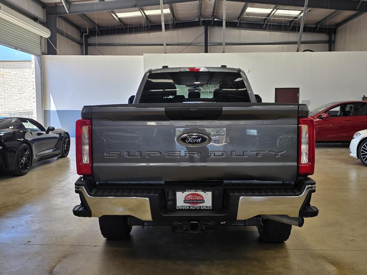 Ford Super Duty F-350 SRW XLT 4WD Crew Cab 8' Box 2024