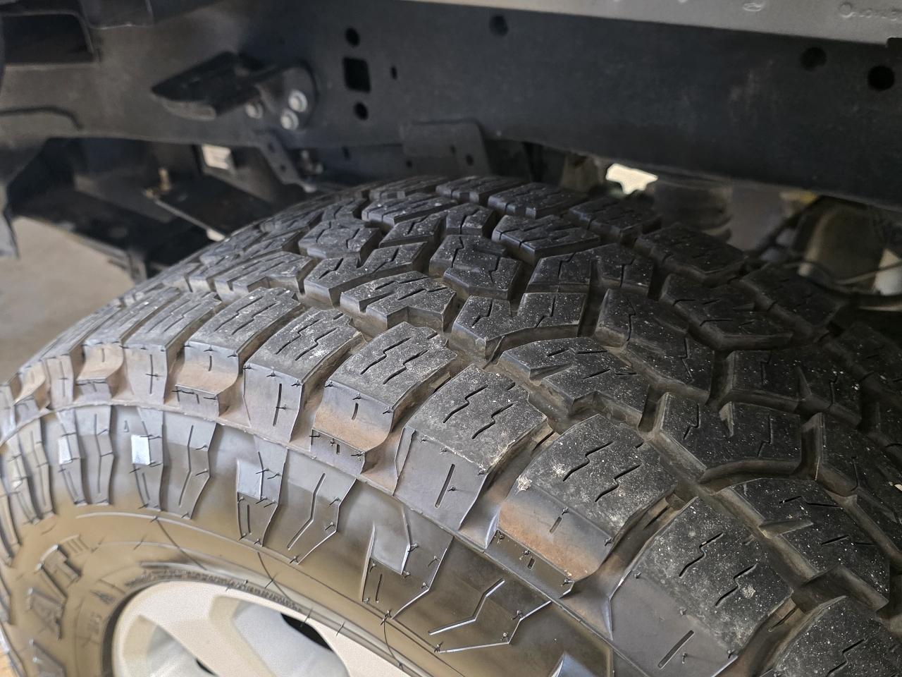 Ford Super Duty F-350 SRW XLT 4WD Crew Cab 8' Box 2024