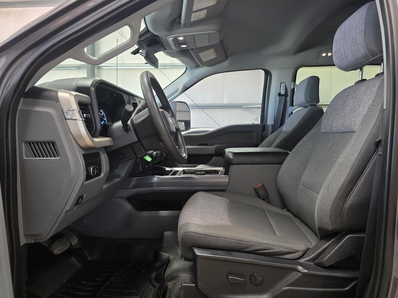 Ford Super Duty F-350 SRW XLT 4WD Crew Cab 8' Box 2024