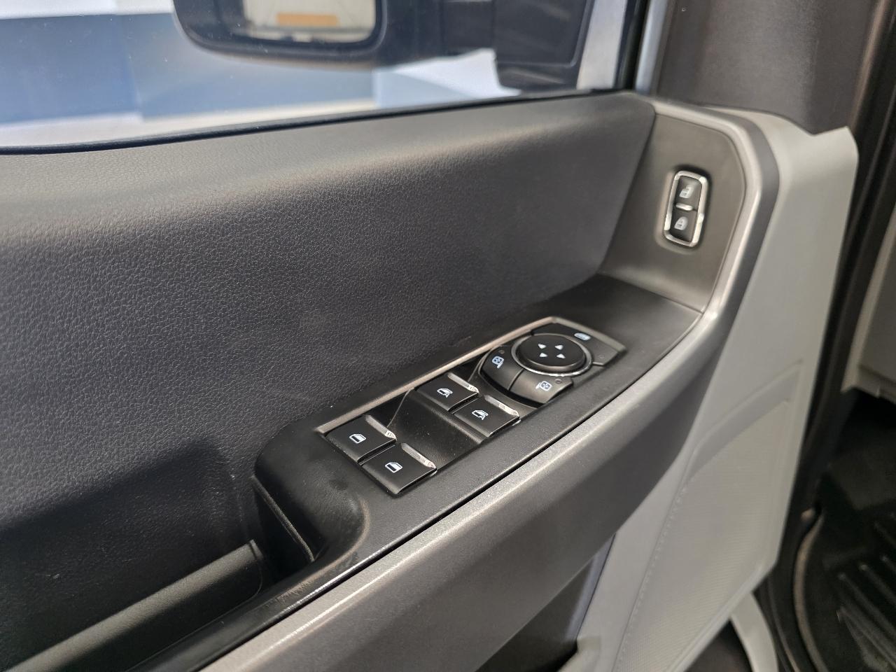 Ford Super Duty F-350 SRW XLT 4WD Crew Cab 8' Box 2024