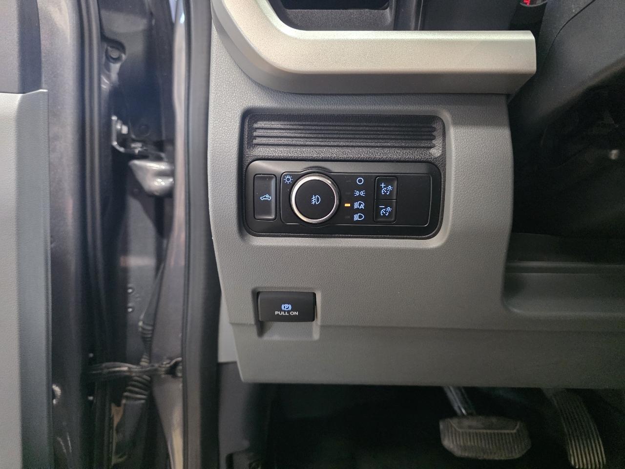 Ford Super Duty F-350 SRW XLT 4WD Crew Cab 8' Box 2024