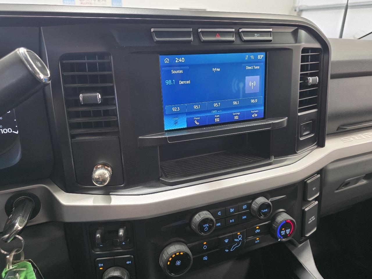 Ford Super Duty F-350 SRW XLT 4WD Crew Cab 8' Box 2024