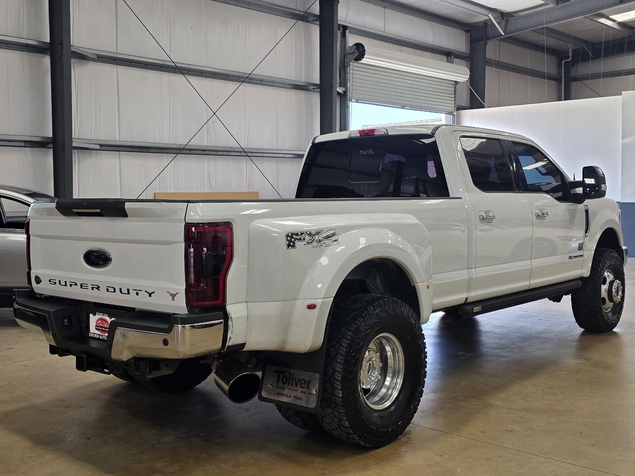 Ford Super Duty F-350 DRW SuperCab 162" WB Lariat 4WD 2018