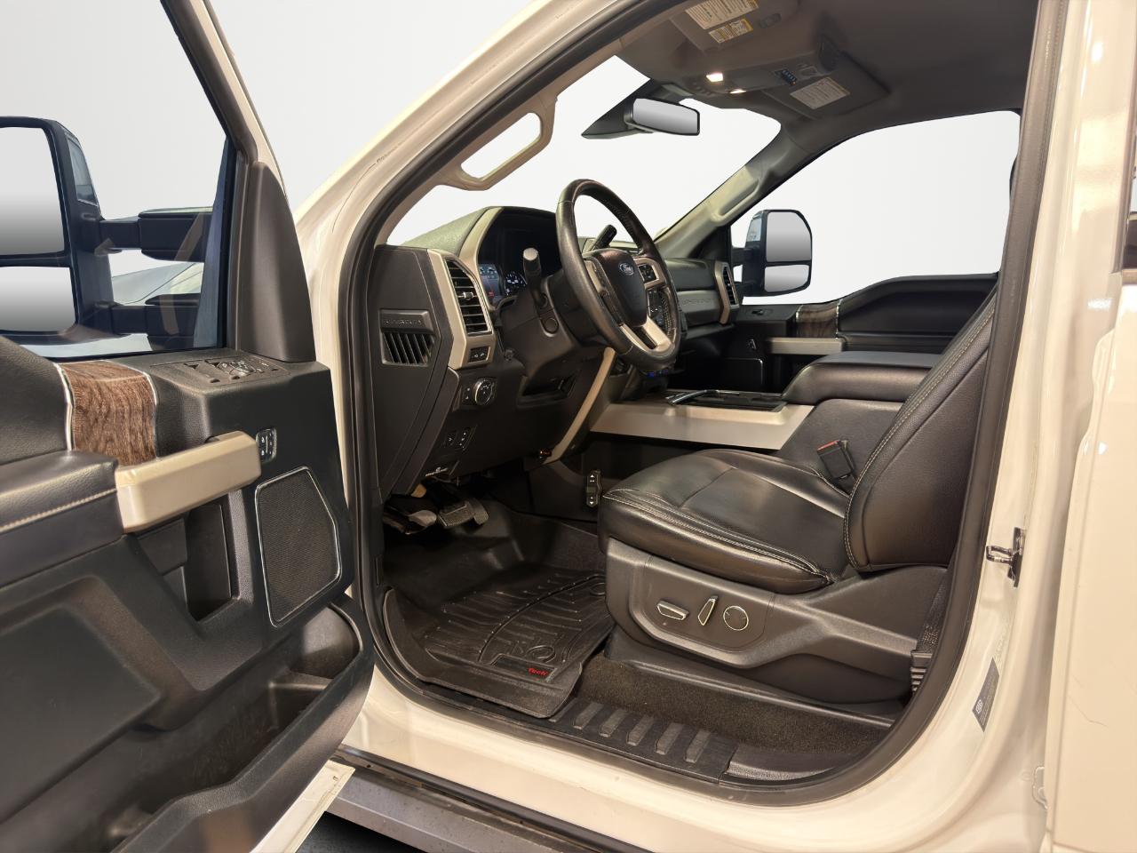 Ford Super Duty F-350 DRW SuperCab 162" WB Lariat 4WD 2018