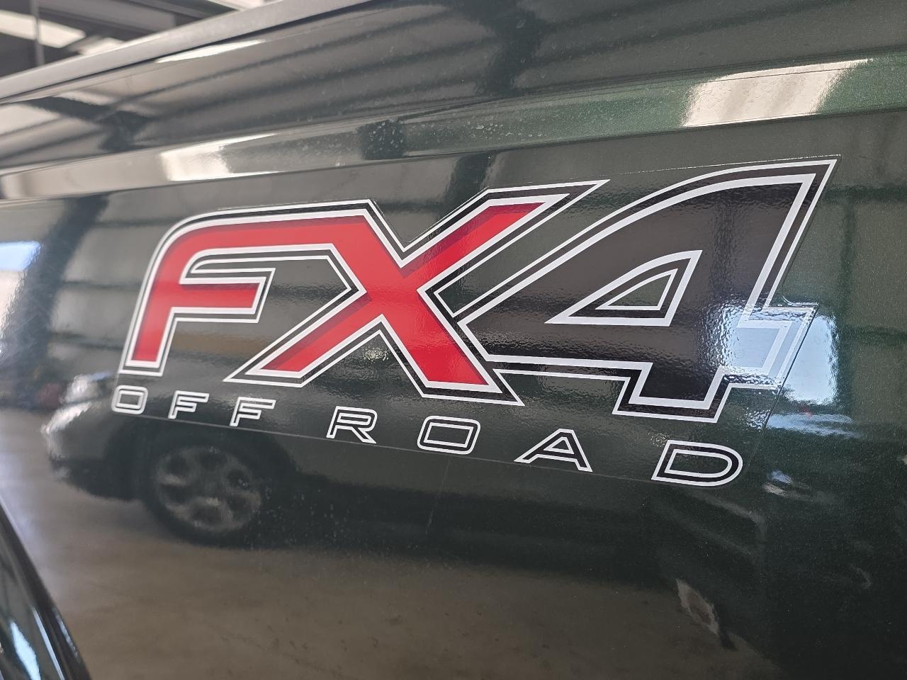 Ford Super Duty F-250 SRW Lariat 4WD Crew Cab 6.75' Box 2015