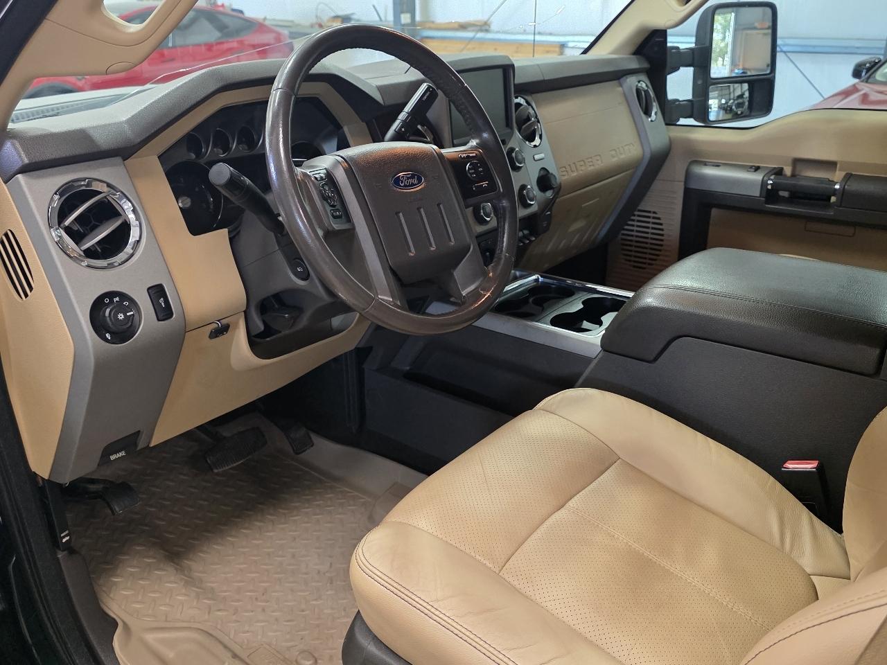 Ford Super Duty F-250 SRW Lariat 4WD Crew Cab 6.75' Box 2015