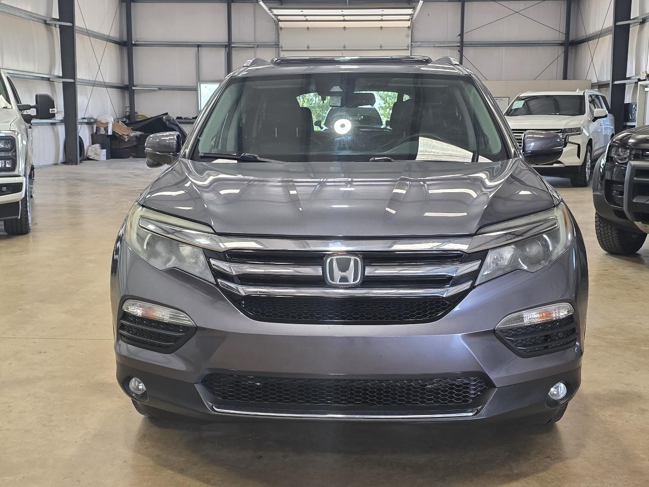 Honda Pilot 2WD 4dr Touring w/RES & Navi 2016
