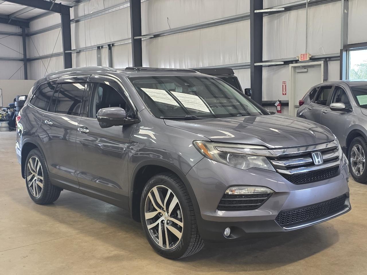 Honda Pilot 2WD 4dr Touring w/RES & Navi 2016