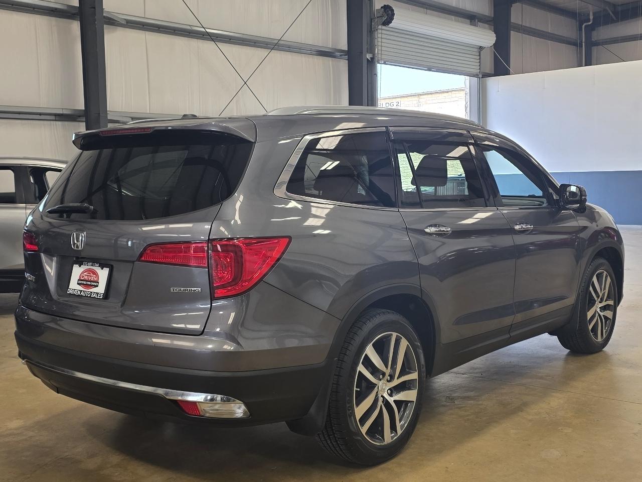 Honda Pilot 2WD 4dr Touring w/RES & Navi 2016