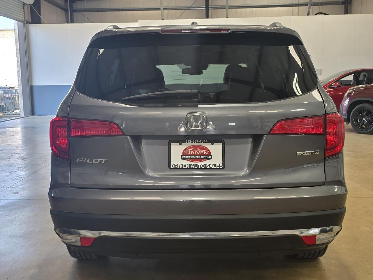 Honda Pilot 2WD 4dr Touring w/RES & Navi 2016