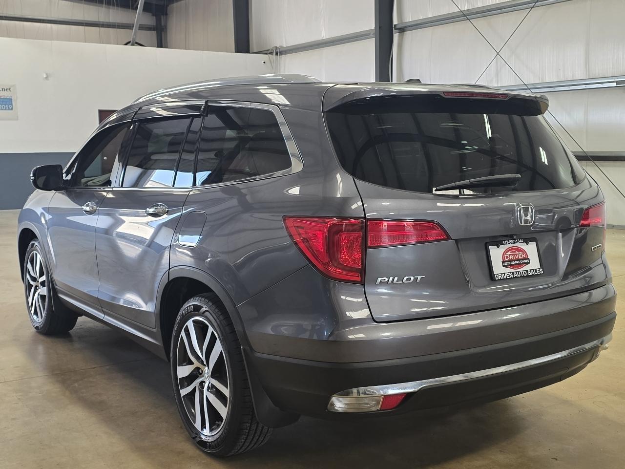 Honda Pilot 2WD 4dr Touring w/RES & Navi 2016