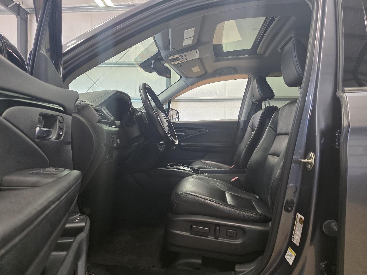 Honda Pilot 2WD 4dr Touring w/RES & Navi 2016